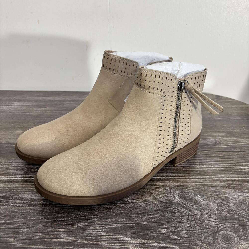 New! Denver Hayes Leigh Booties Womens Size 9 Beige Ankle Zip Tassel Boots